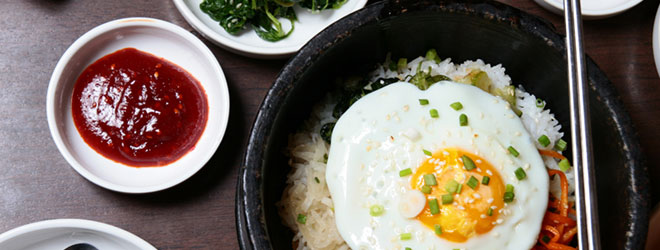 Comida coreana en la mesa. QAI certifica productos orgánicos bajo el Sistema Equivalente EE.UU.AA.-Corea.